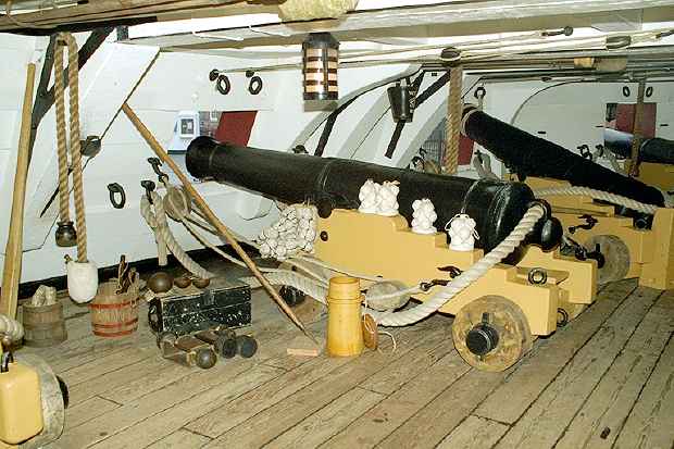32 pounder cannon - HMS Victory